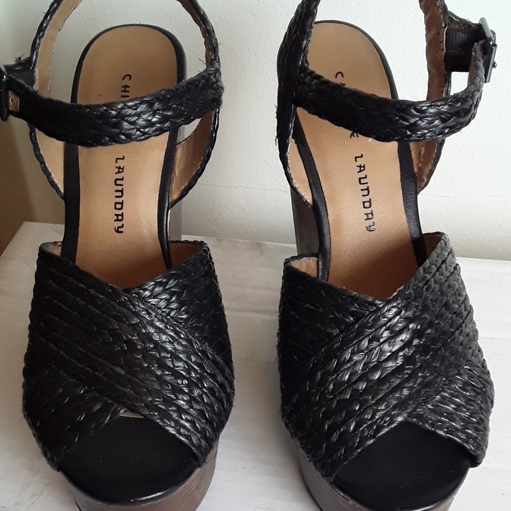 Chinese Laundry woven leather wedge sandal pre-own